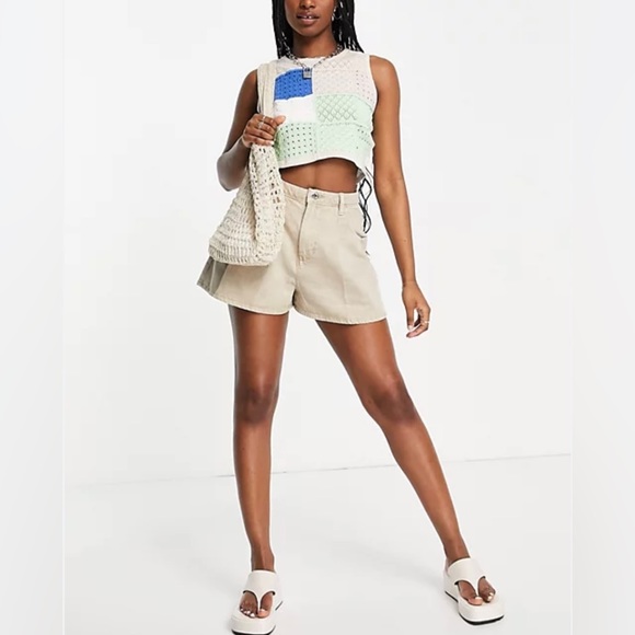 Bershka lightweight shorts in beige - Picture 2 of 9